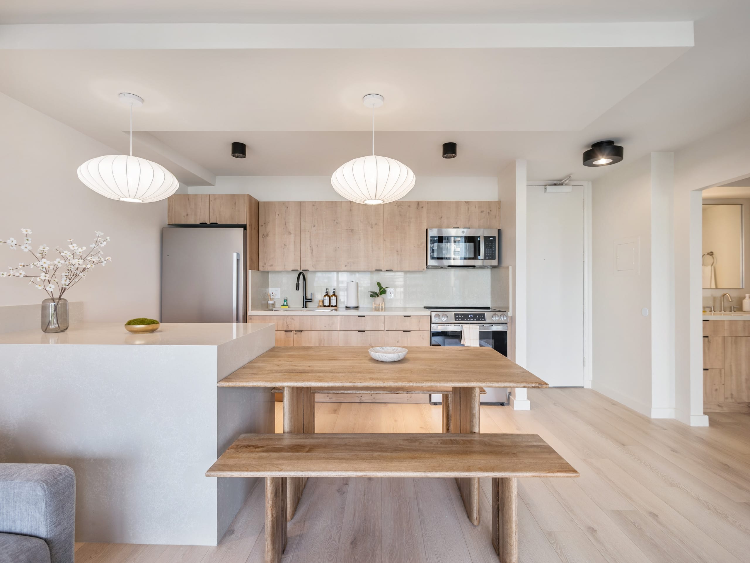 Fully Renovated 1bdrm @ Waikiki Banyan w/parking - Image 16