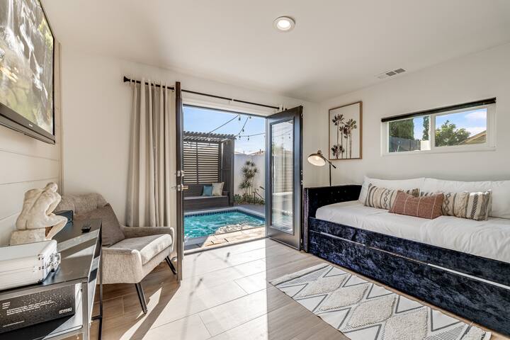 San Diego Modern Home with Pool/Hot tub gallery image 5