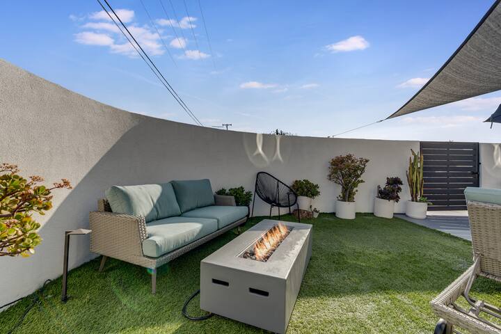 San Diego Modern Home with Pool/Hot tub gallery image 4