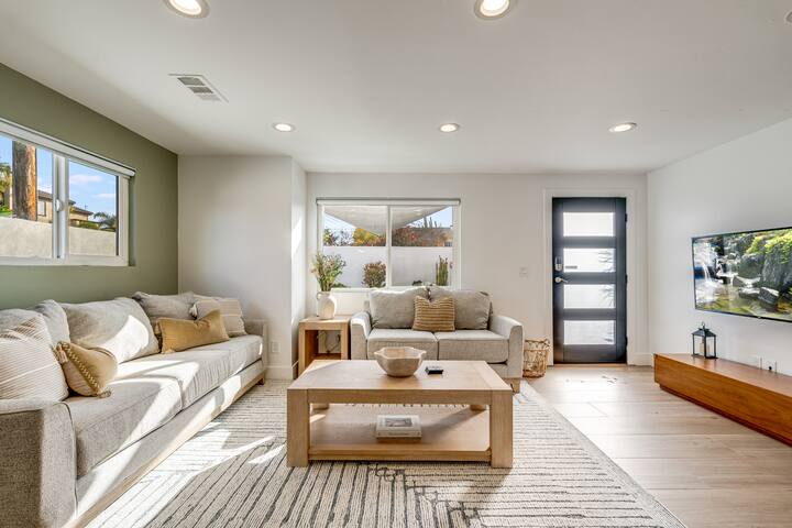 San Diego Modern Home with Pool/Hot tub gallery image 2