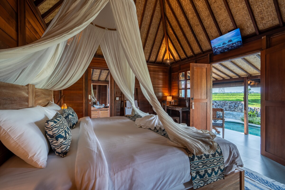 Home in Kecamatan Ubud · ★4.92 · 1 bedroom · 1 bed · 1 bath รายการ Airbnb เปรียบเทียบ