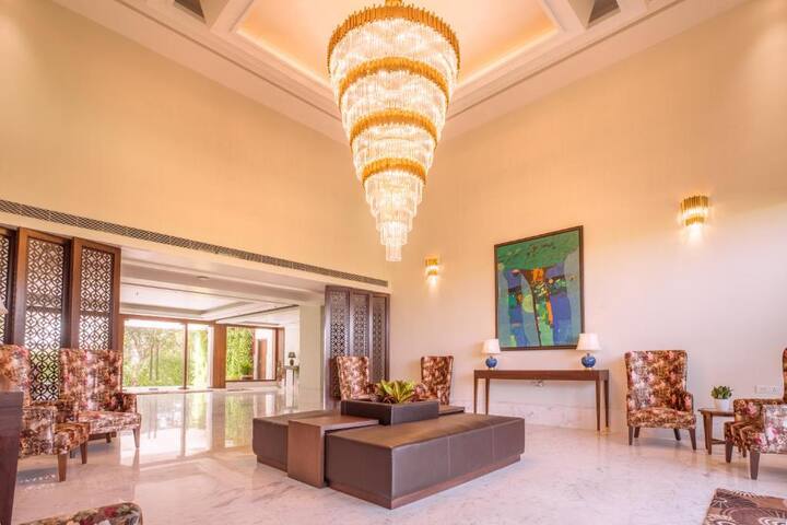 Lovely Room In A Luxury Hotel Near Lord Krishna's - Mathura