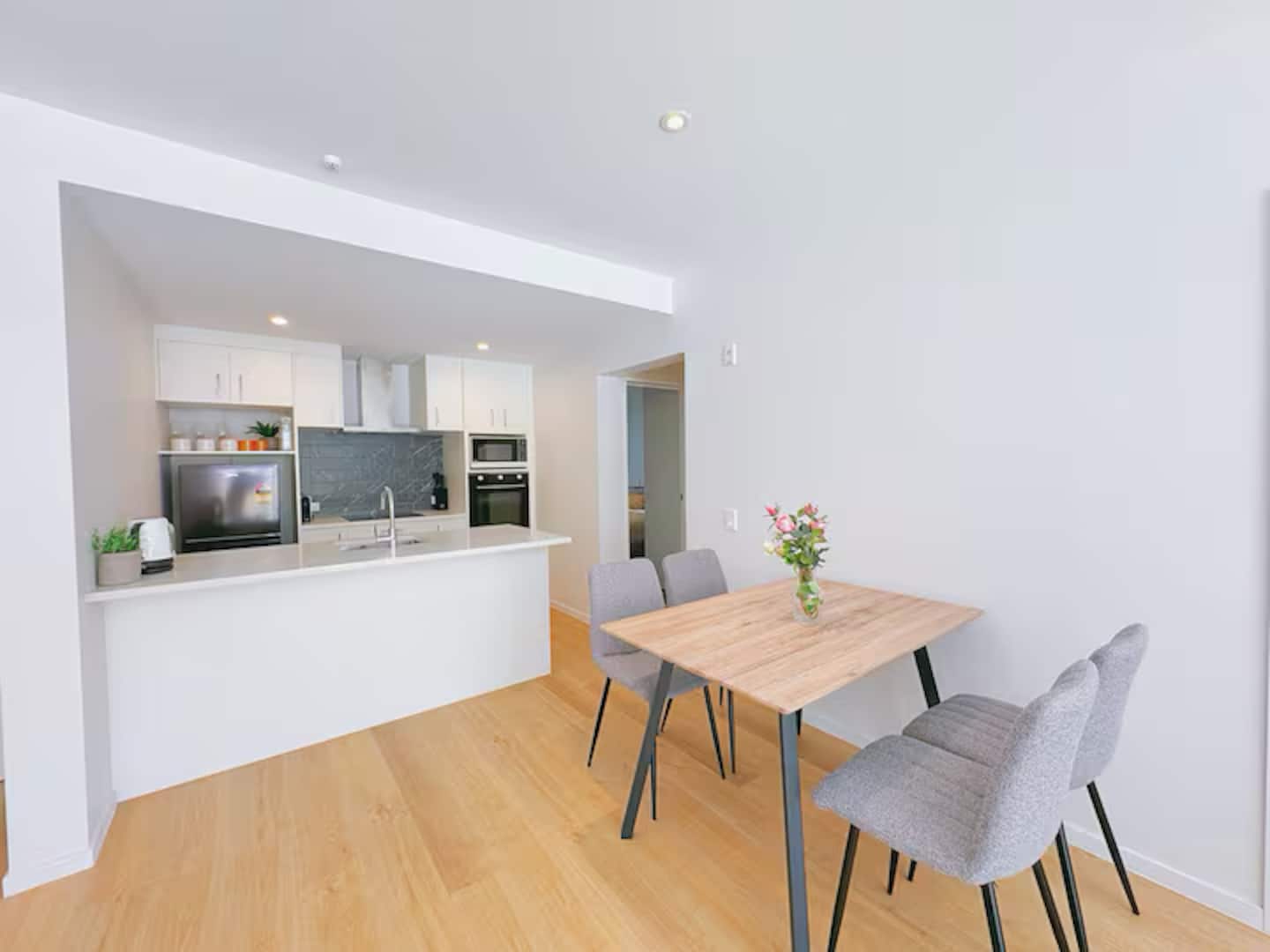 2-br Petone Gem With Patio 4
