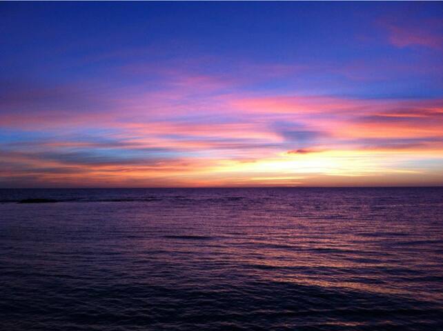 Luxury villa/beach life/security garde/pet free gallery image 3