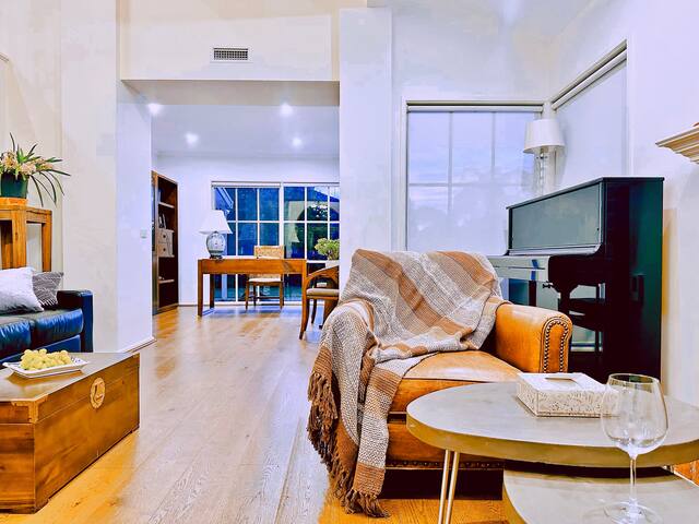 Luxury villa/beach life/security garde/pet free gallery image 2