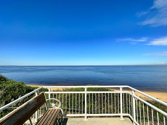 Luxury villa/beach life/security garde/pet free gallery image 5