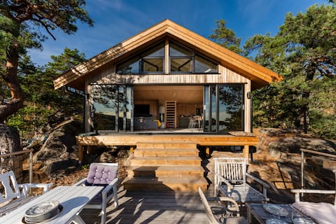 View, workstation, hiking opportunities and fireplace