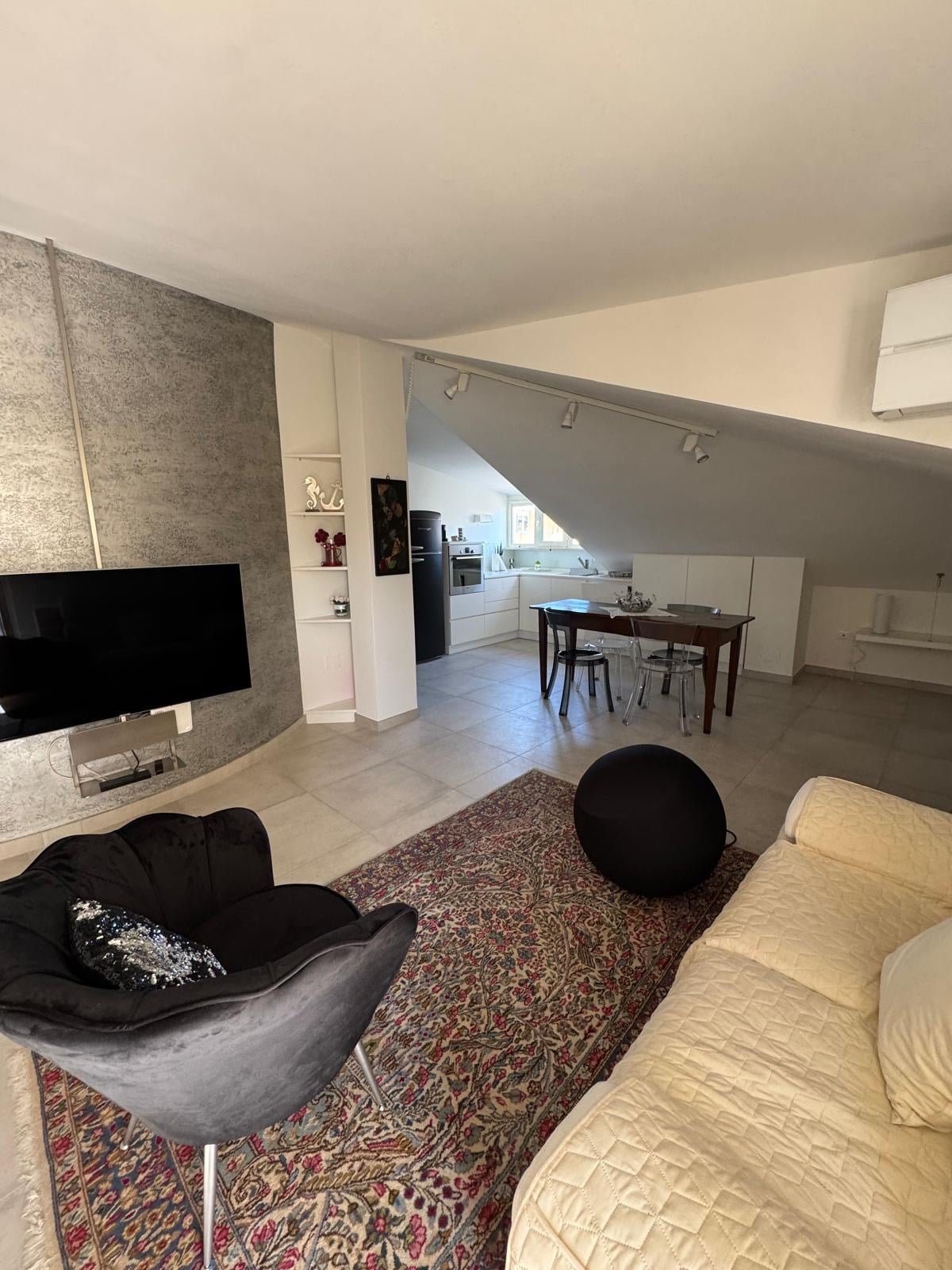 Airbnb con migliori performance: Stunning Open Space Just Steps from the Sea a Martinsicuro