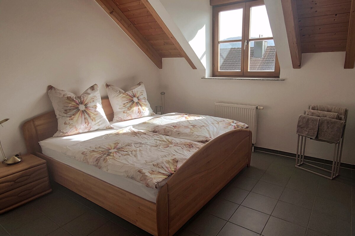 Საძინებელი ორადგილიანი საწოლით