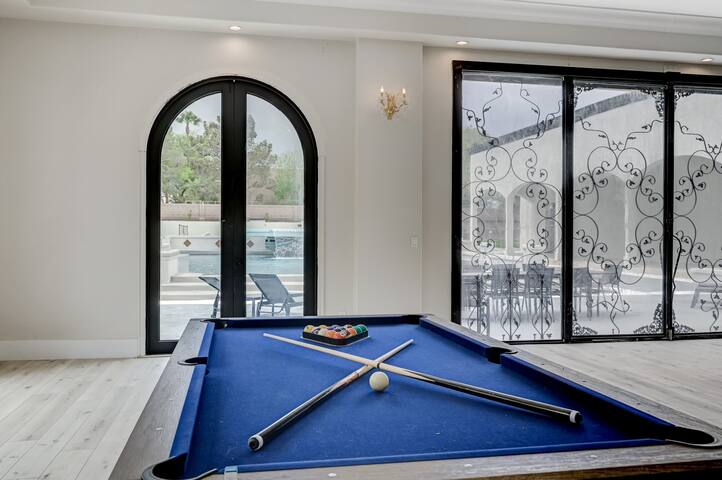 Private gated estate villa! gallery image 5