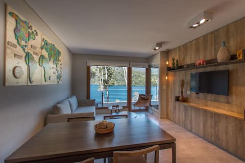Apartment with a lake view