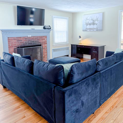 The Cozy Retreat-5 minutes from UCONN