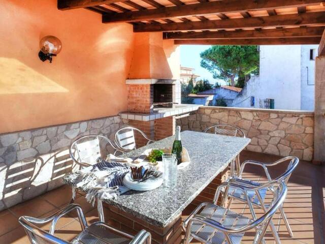 Magnolia l’Escala 1, casa con piscina y barbacoa gallery image 3