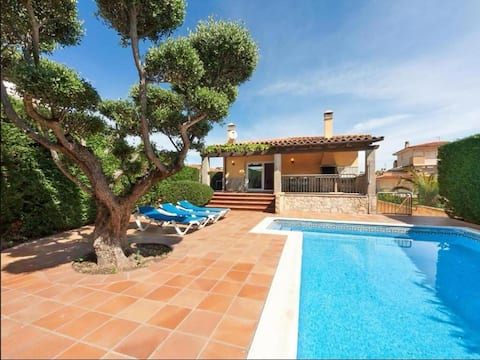 Magnolia l'Escala 1, house with pool and barbecue