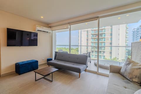 Apartment with a Jacuzzi near the beach