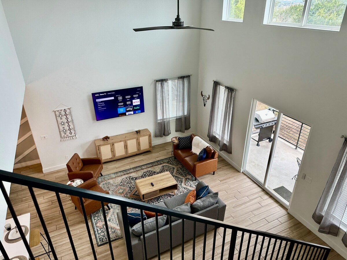 Top performing Airbnb: Resort-Style Home with Epic Game Room, Lake Access in Point Venture