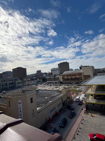 Luxury French Quarter Penthouse gallery image 2