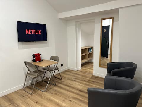 Modern apartment with Netflix
