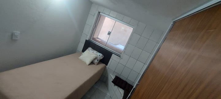 Пристапот до собата 2 е обезбеден со соба 1