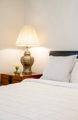 Central Downtown Newport House & Courtesy Parking gallery image 4