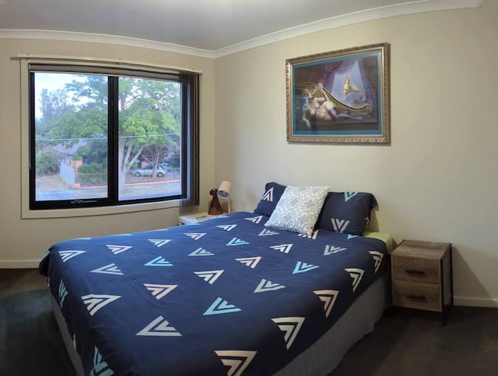 غرفة نوم (مرتبة كوين) - الطابق العلوي