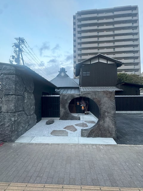 Mokujuku Goto Residence is a renovated residence in Himeji's oldest samurai residence, built over 15