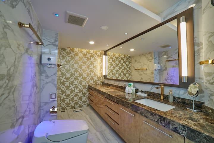 Suite1 Jacuzzi River 3BR(49F)Thai style breakfast* gallery image 5