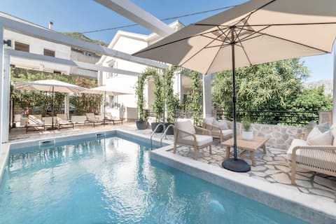 Villa di Oliva with Sea View and Private Pool