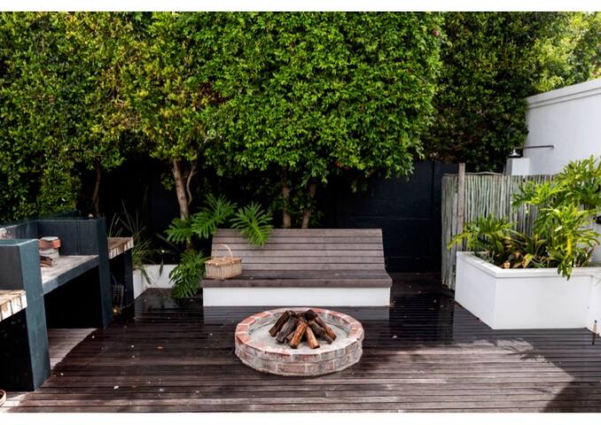 Beautiful Family Retreat in the Constantia Valley gallery image 3