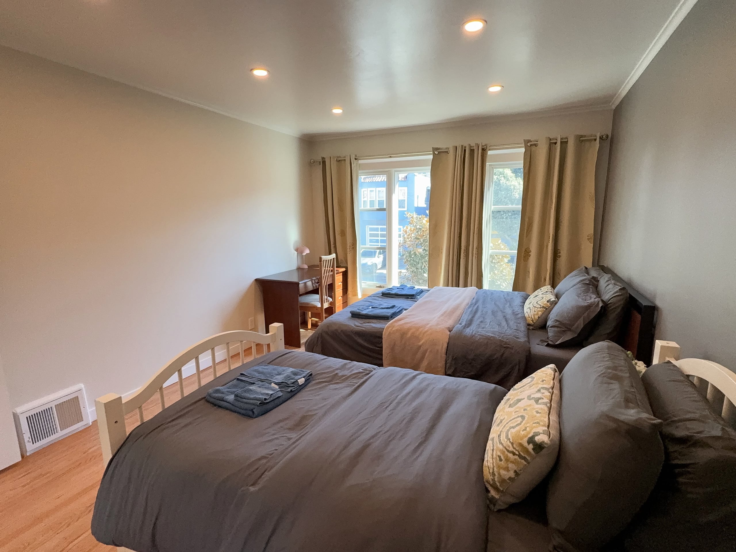 Home in San Francisco · ★4.94 · 2 bedrooms · 3 beds · 1 bath - Image 8