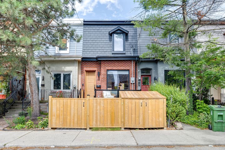 Luxury 4BD | Trinity Bellwoods | Private Parking