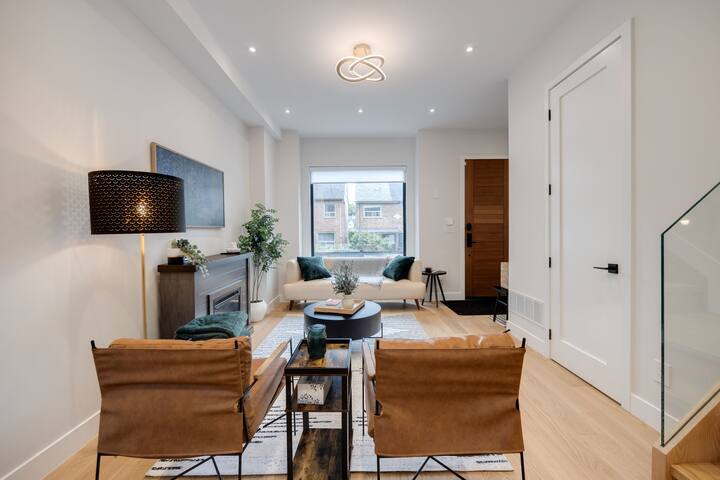 Luxury 4BD | Trinity Bellwoods | Private Parking gallery image 3