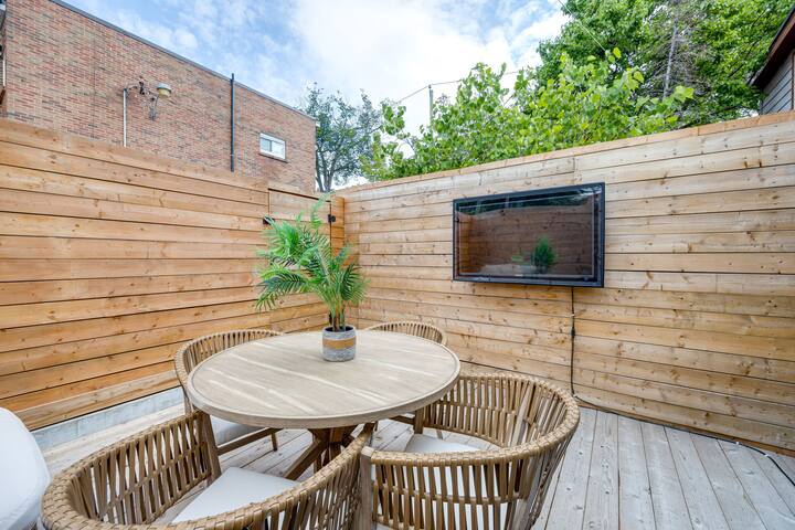 Luxury 4BD | Trinity Bellwoods | Private Parking gallery image 4