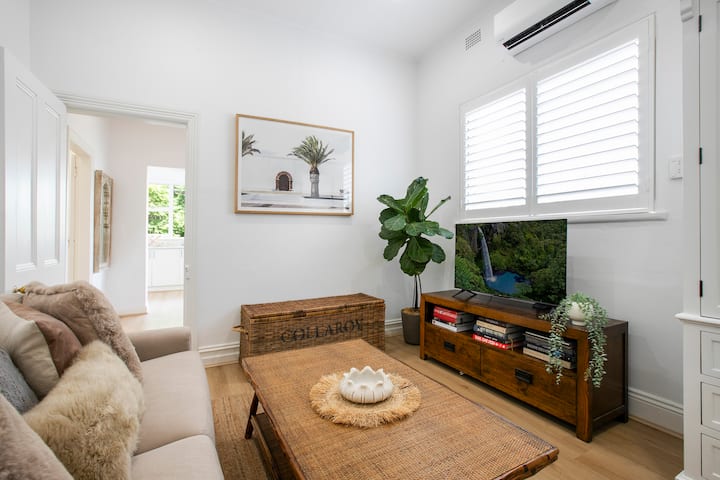 Charming Retreat In Exclusive Glebe Estate - North Shore