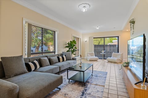 Affordable & Convenient Stay | 4Beds w/ Ducted AC