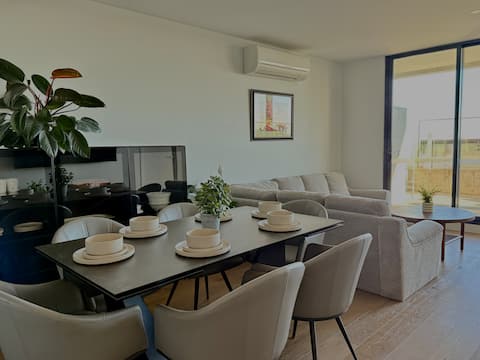 4 Bedroom Luxurious Apartment near CBD
