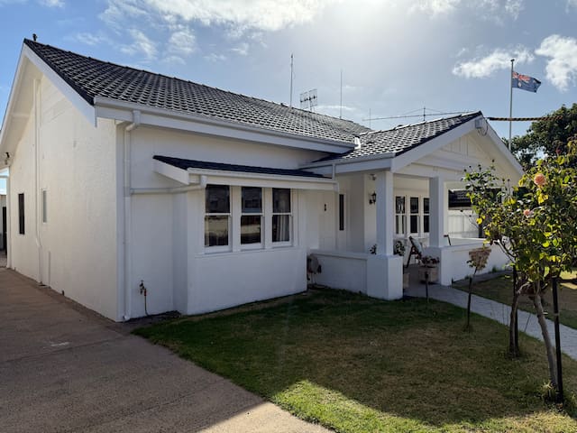 Pet Friendly House – Centrally Located