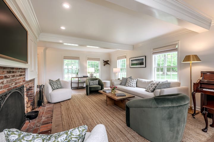 Litchfield Luxury Home W/heated Pool - Connecticut