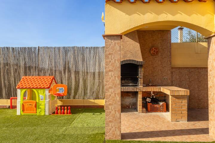 CL15 Modern and spacious villa gallery image 3