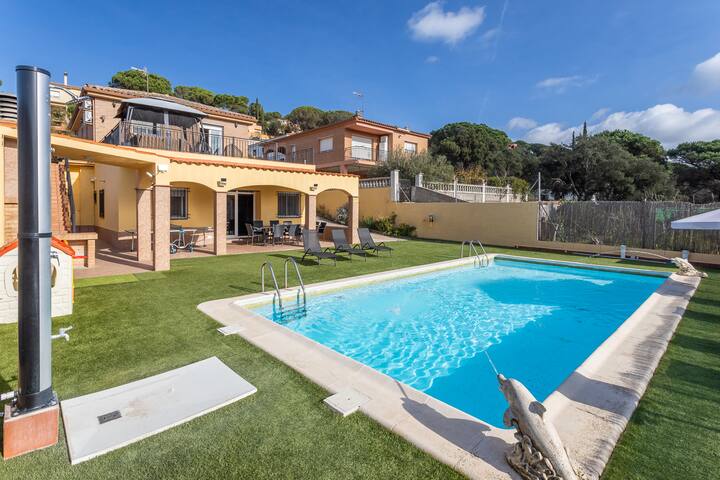 CL15 Modern and spacious villa gallery image 2