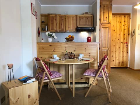 Top performing Airbnb: GuestHost - Charming Alpine Studio Flat in La Thuile