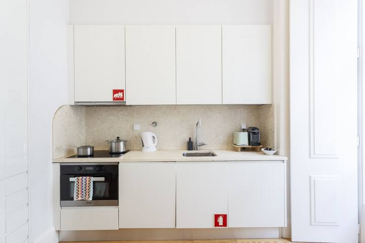 Charming Retreat on Rua da Prata gallery image 5