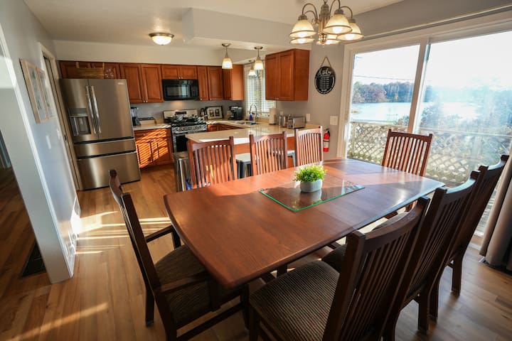 Thompson Lake Retreat by LuxLife gallery image 4