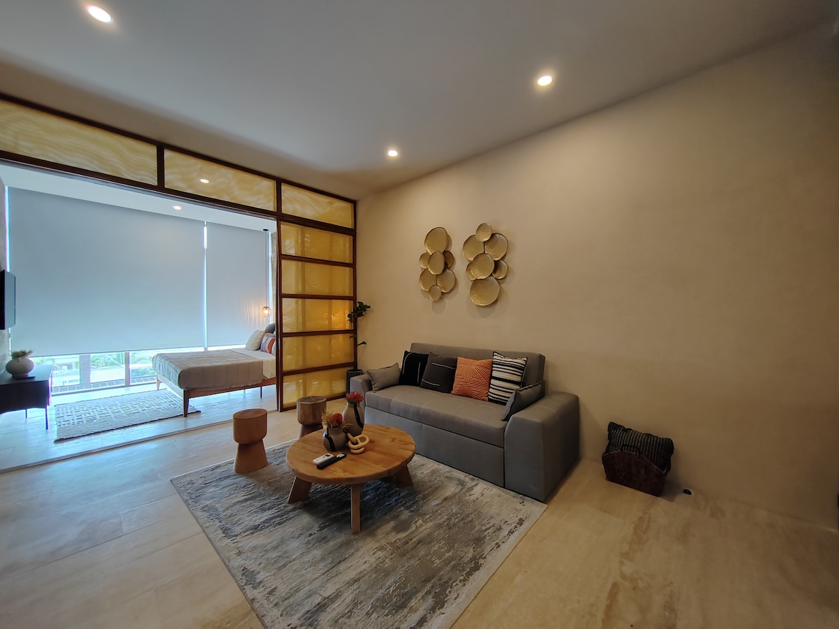 อพาร์ทเมนท์ที่อบอุ่นและสวยงามพร้อมการออกแบบและการตกแต่งที่ไม่เหมือนใคร 