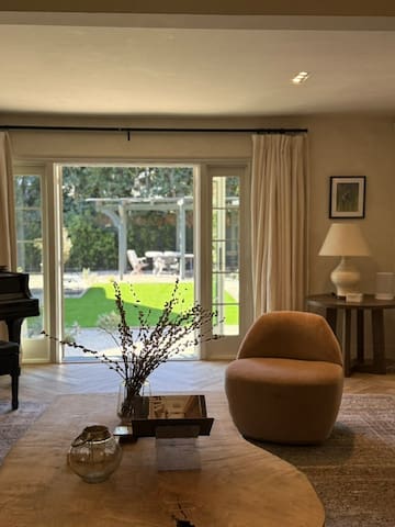 Serene & Stylish in Valley Glen