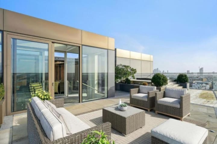 £5M Duplex Penthouse 2200sqft sleeps 9