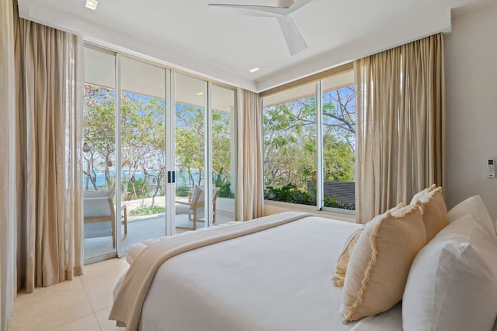 Beachfront Luxury | Concierge + Daily Breakfast