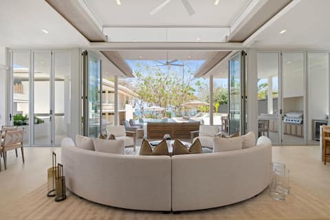 Beachfront Luxury | Concierge + Daily Breakfast