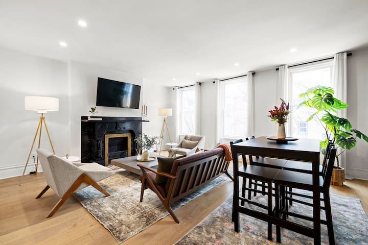 Stylish War Streets Retreat | Stadiums & Dining - Pittsburgh, PA