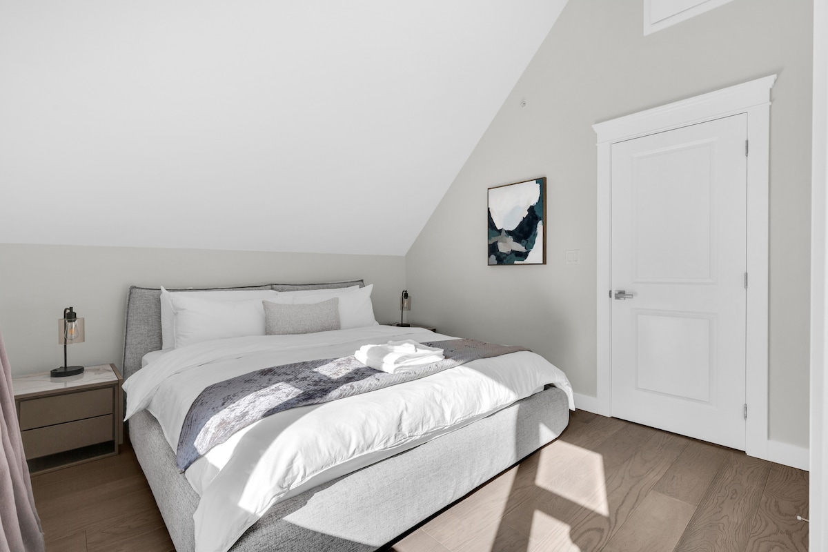 ชั้นสองห้องนอน 4 เตียงคิงไซส์ 